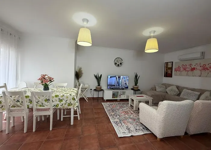 Apartment Cozy & Modern In Algarve Near & Town