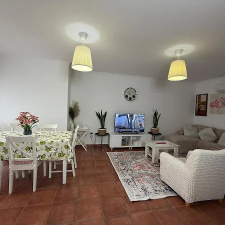 Apartment Cozy & Modern In Algarve Near & Town